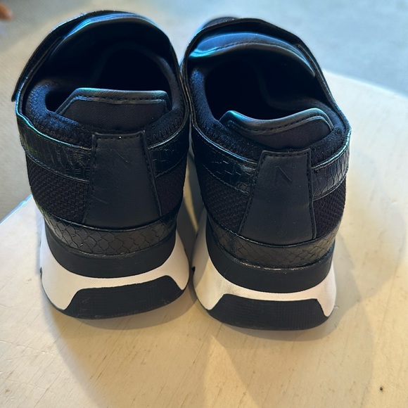 Brand new! Naturalizer Sneaker 7.5 - Picture 3 of 4